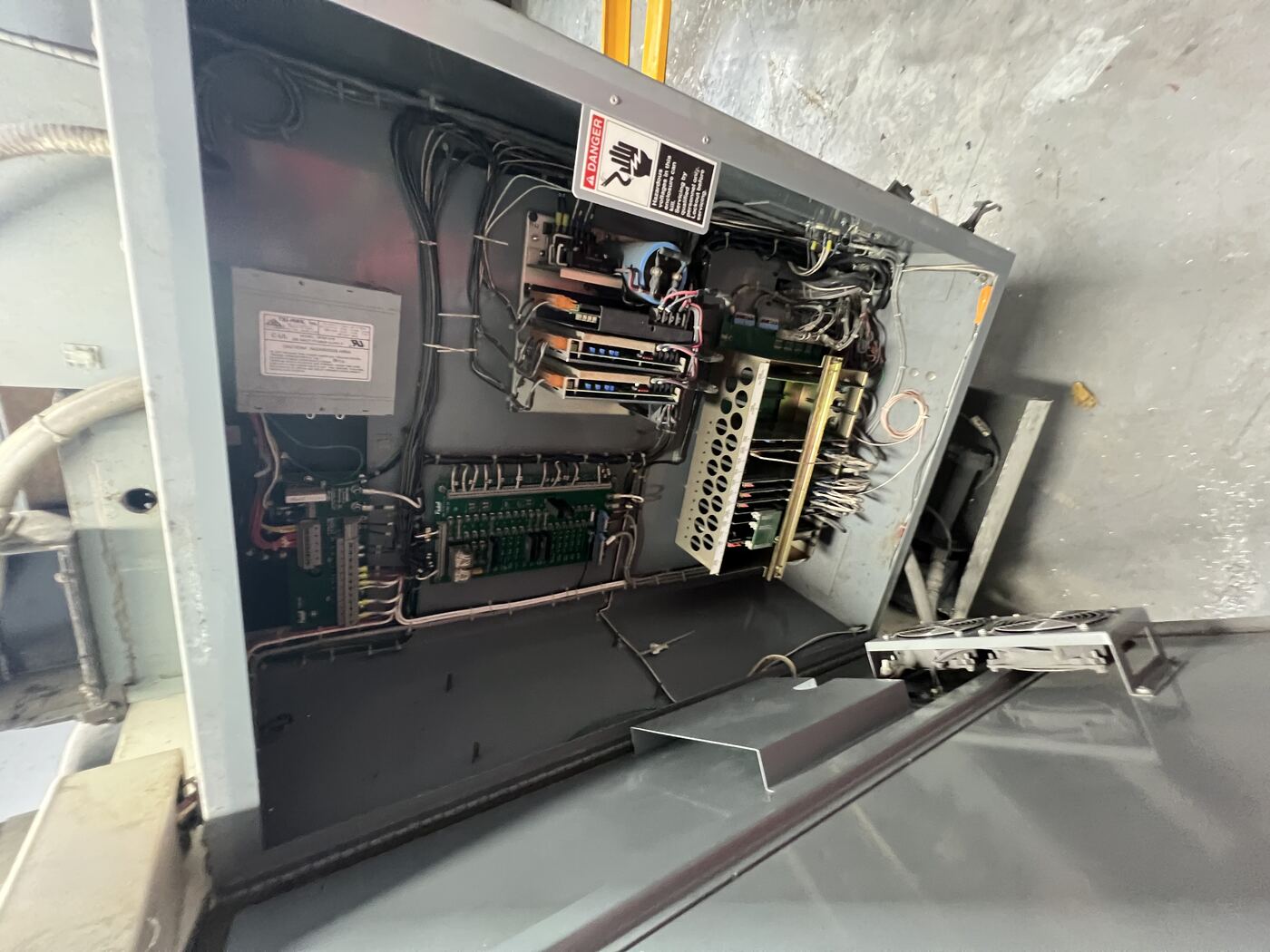 Servicio de gabinete eléctrico