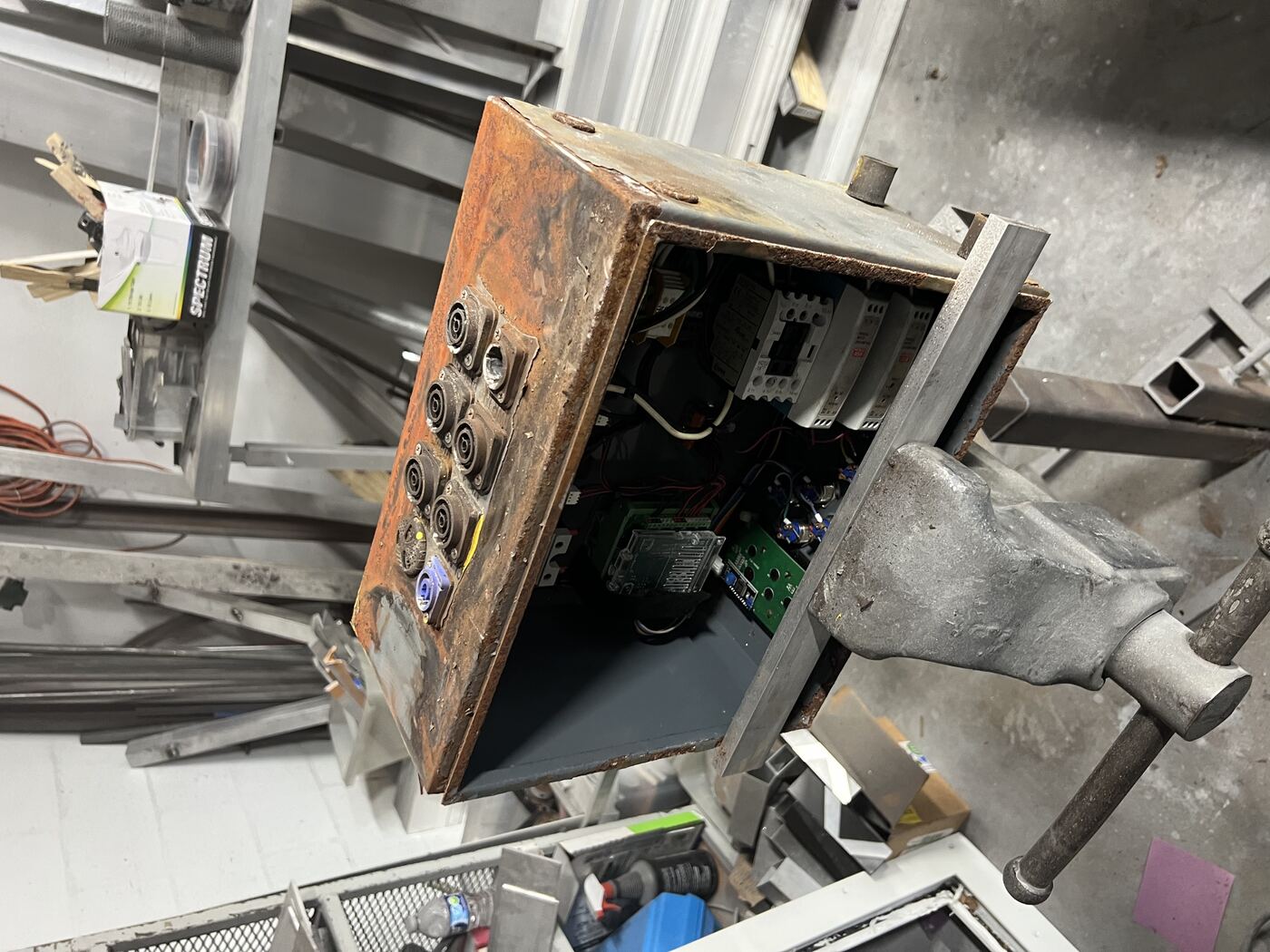 Gabinete de control reconstruido